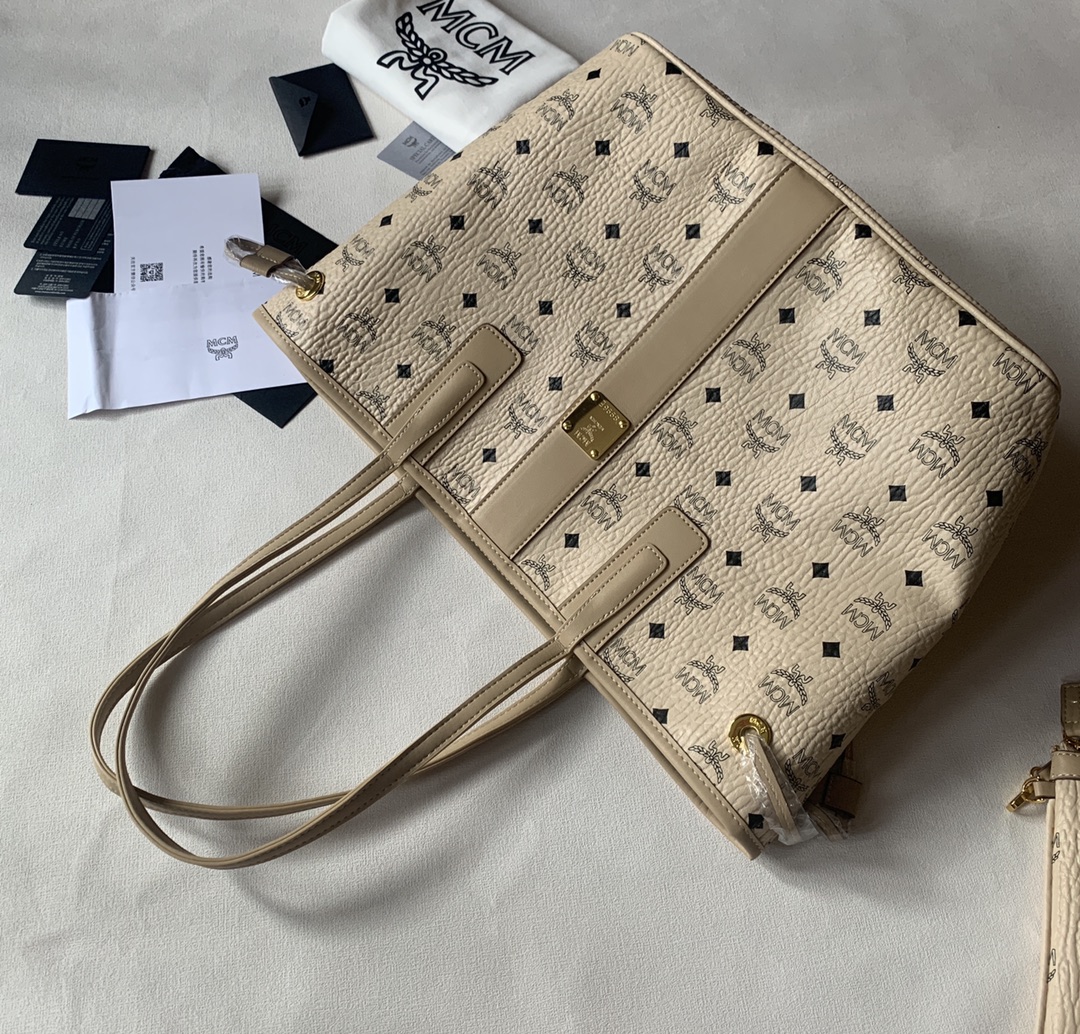Miu Miu 中号 ［ ］