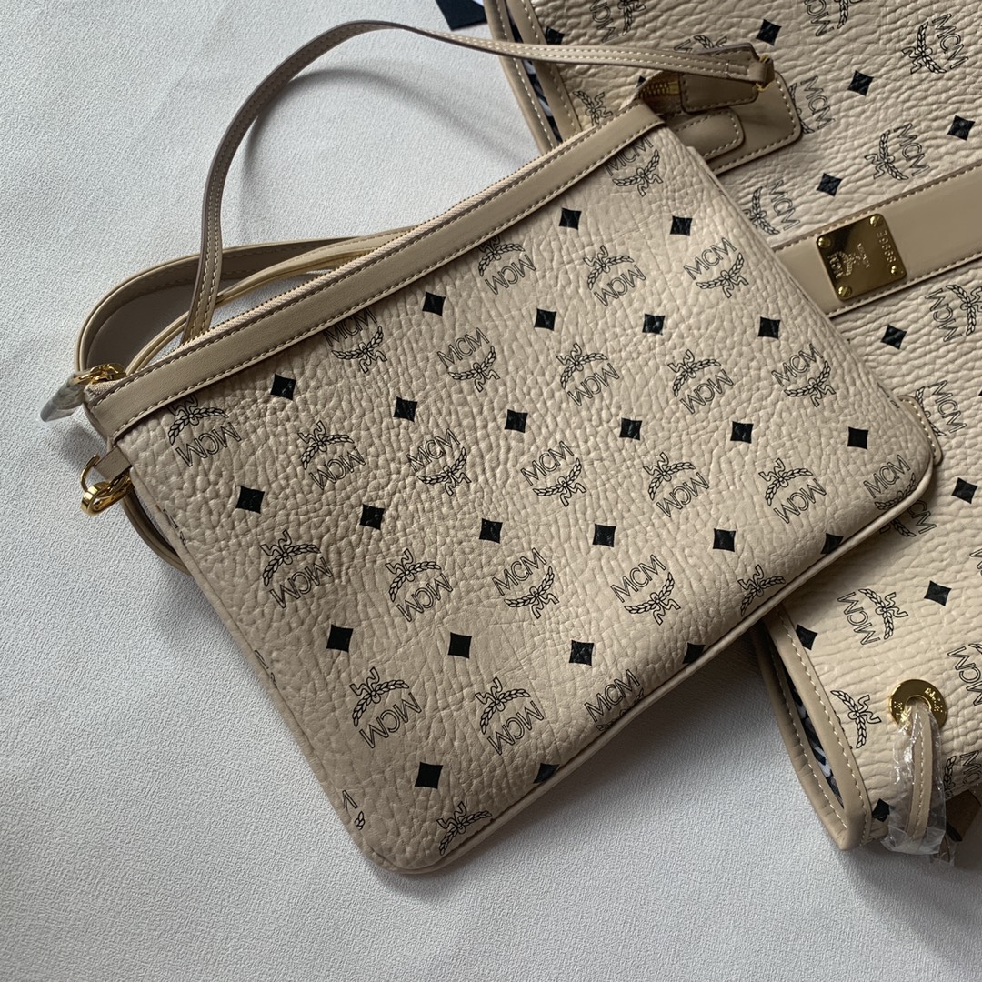 Miu Miu 中号 ［ ］