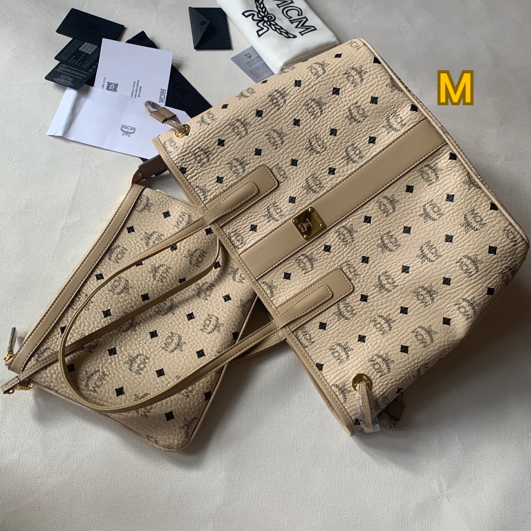 Miu Miu 中号 ［ ］