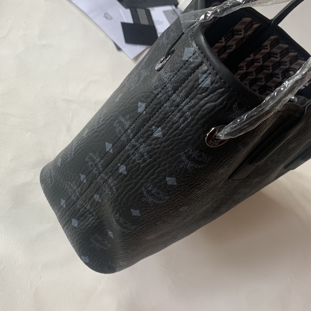 Miu Miu 中号 ［ ］