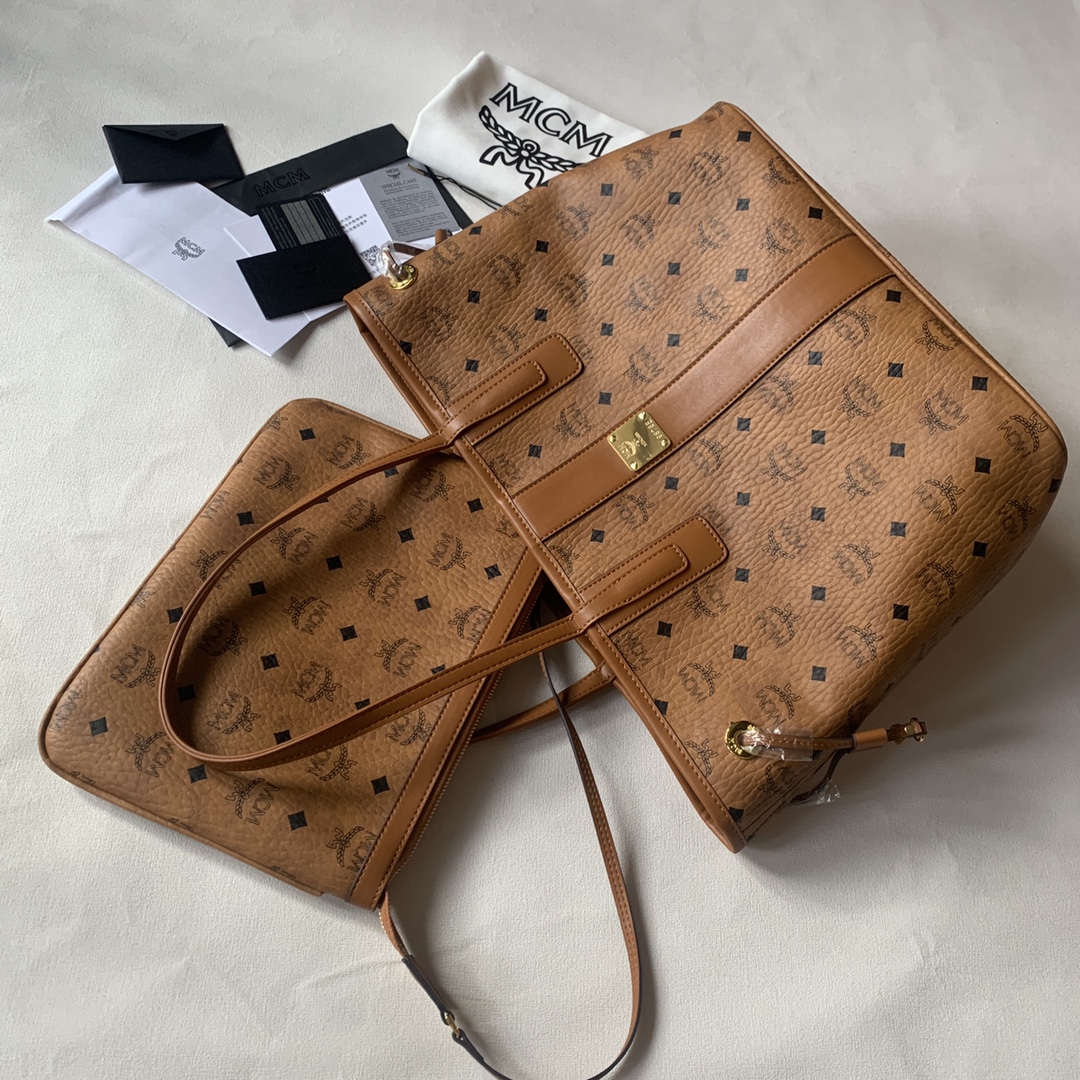 Miu Miu 中号 ［ ］