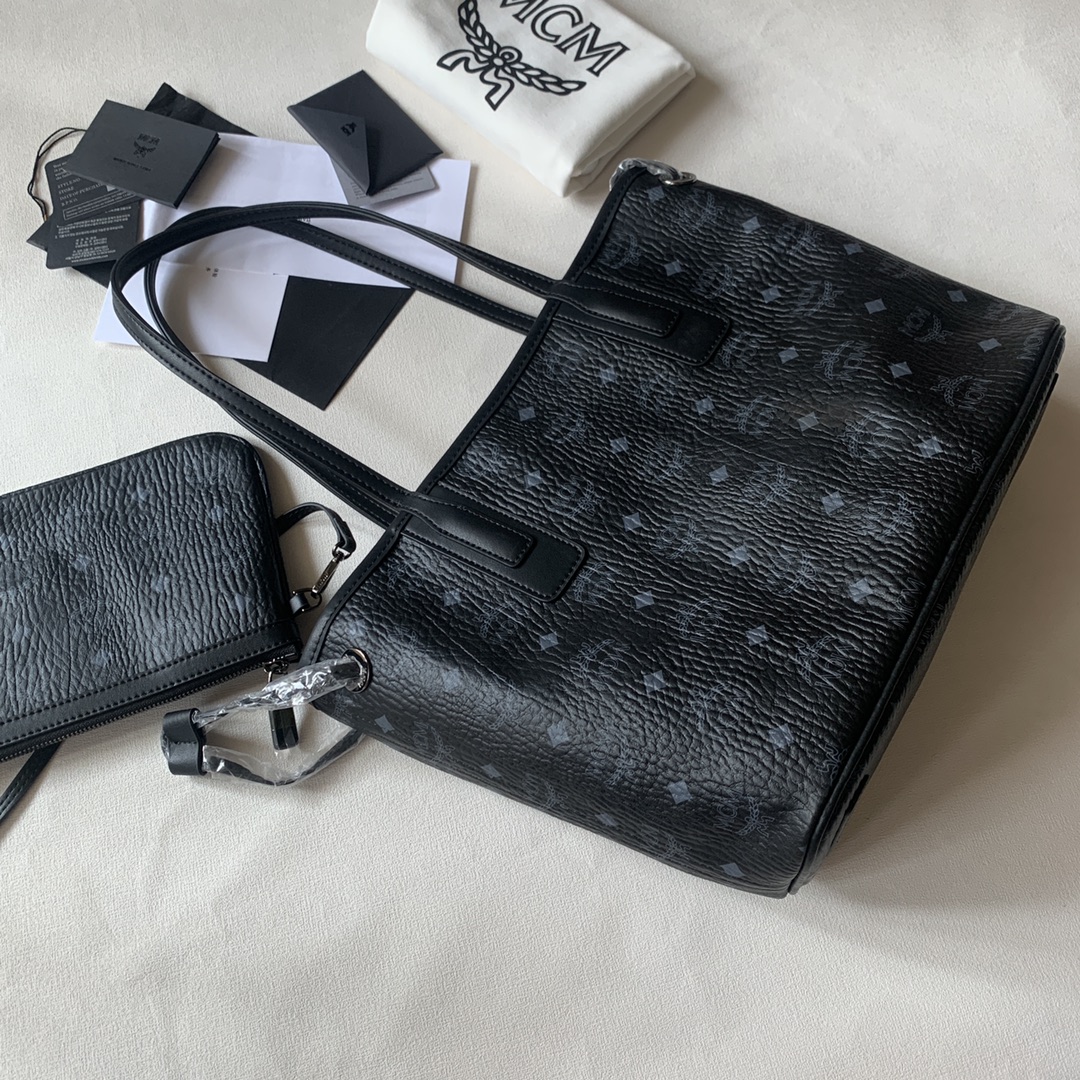 MCM MCM新款母子包 现在有三个尺寸哦 迷你很Q 中号容量很好可通勤可做妈咪包哦 有四个颜色可以搭配