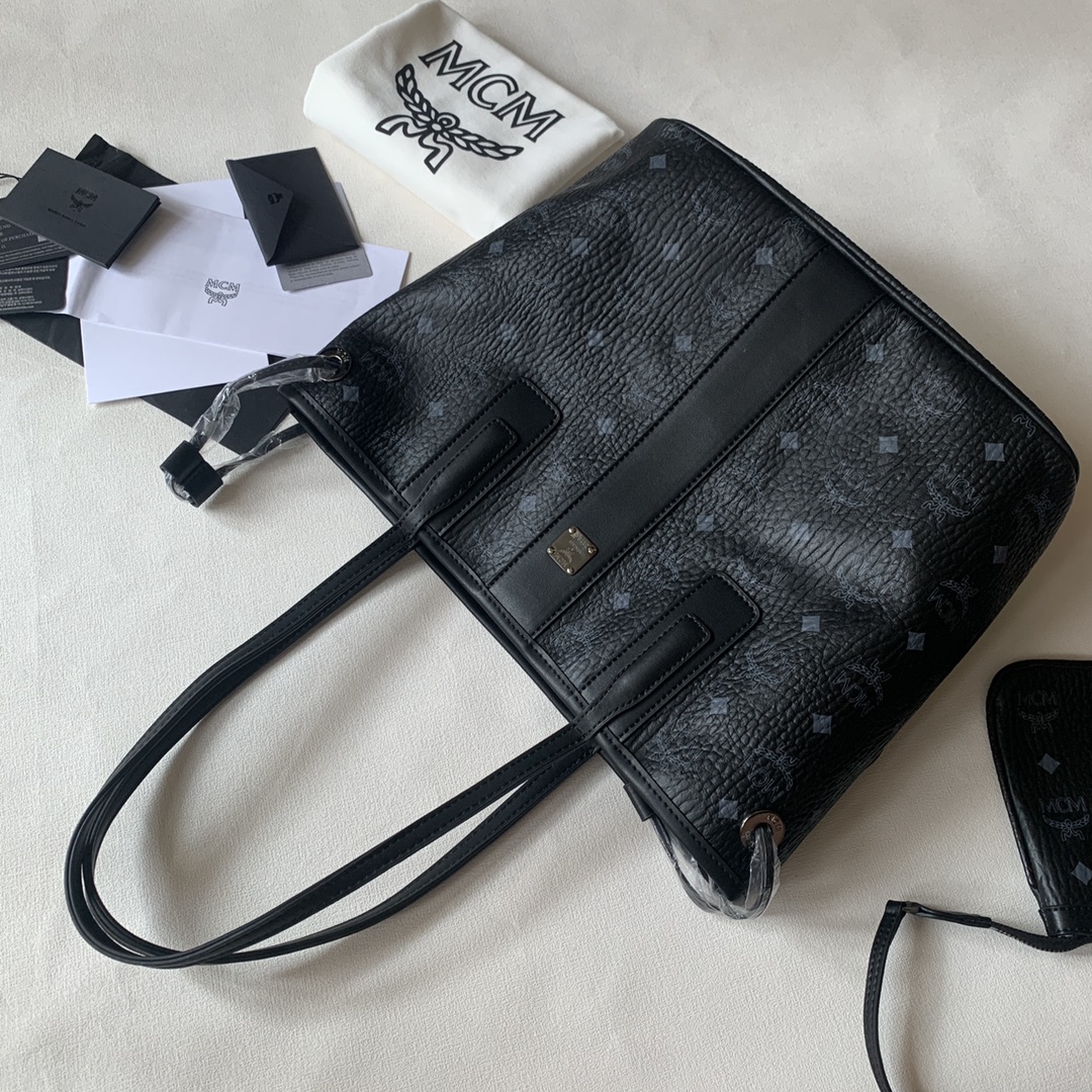 MCM MCM新款母子包 现在有三个尺寸哦 迷你很Q 中号容量很好可通勤可做妈咪包哦 有四个颜色可以搭配