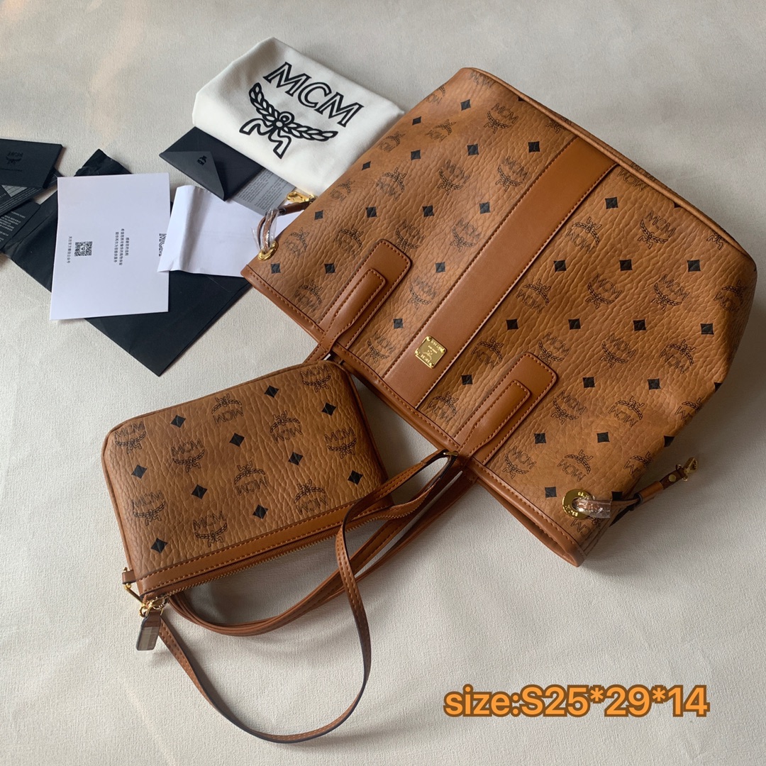 MCM MCM新款母子包 现在有三个尺寸哦 迷你很Q 中号容量很好可通勤可做妈咪包哦 有四个颜色可以搭配