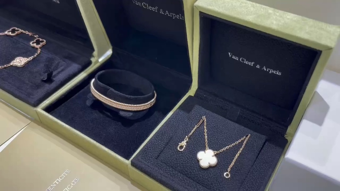 Van Cleef & Arpels 客定 版VCA系列
