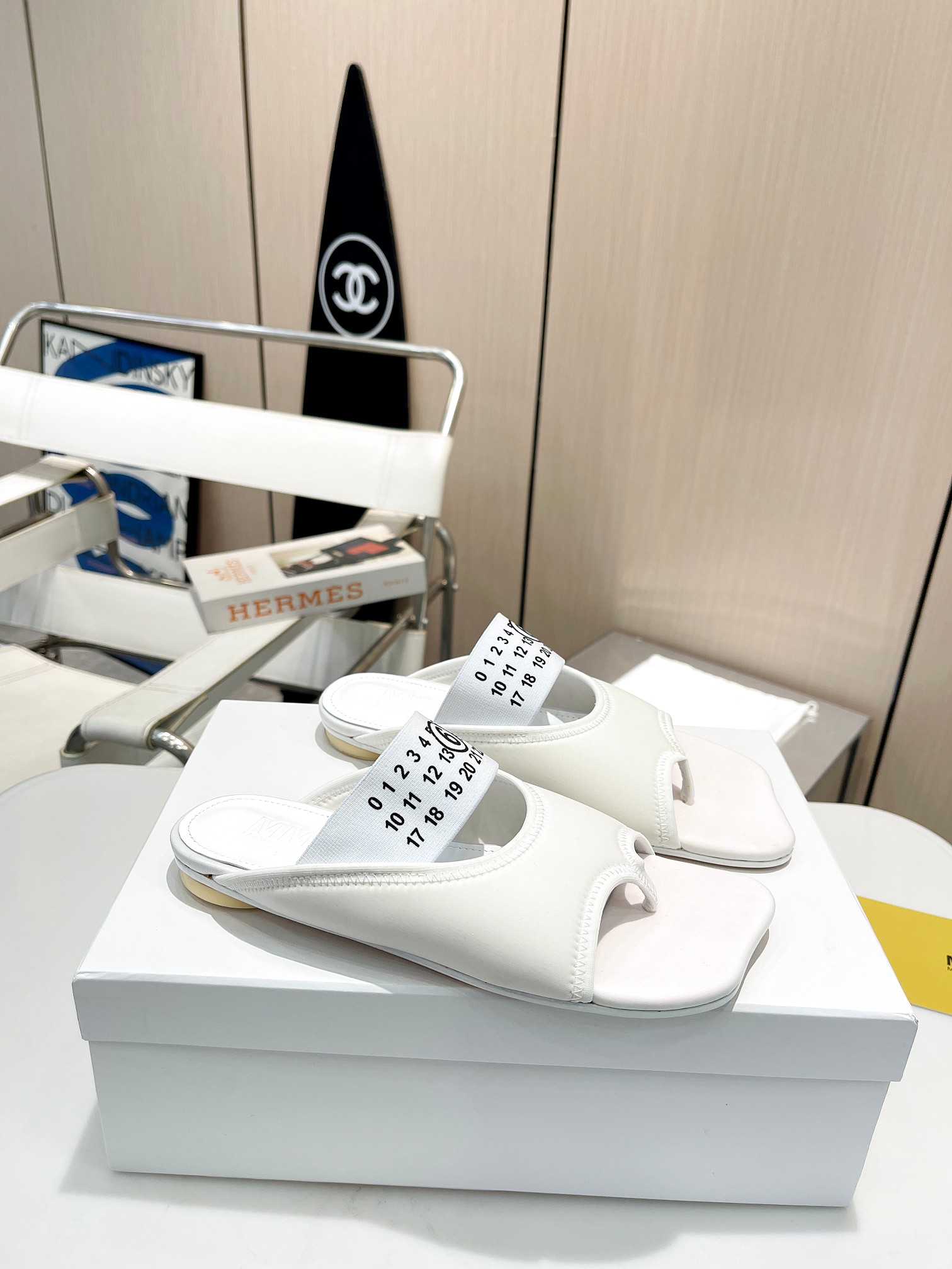 p240!Nicho de la marca de lujo ligero Maison Margiela Maison Margiela 23 primavera y verano mm6 taló