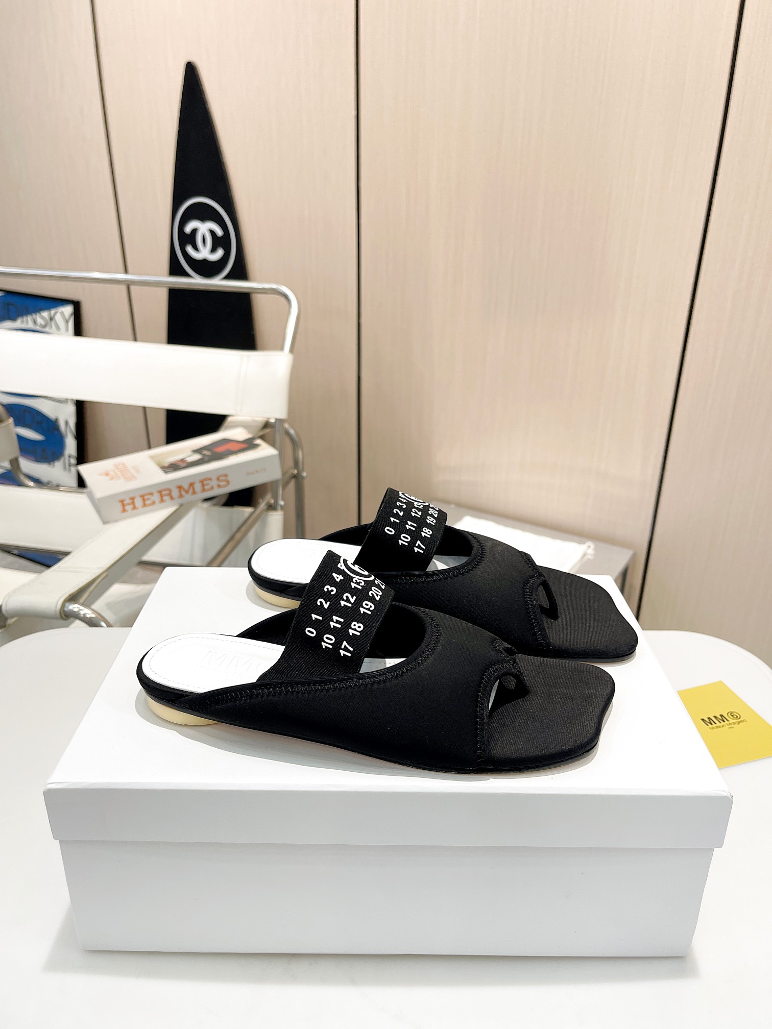 p240!Nicho de la marca de lujo ligero Maison Margiela Maison Margiela 23 primavera y verano mm6 taló