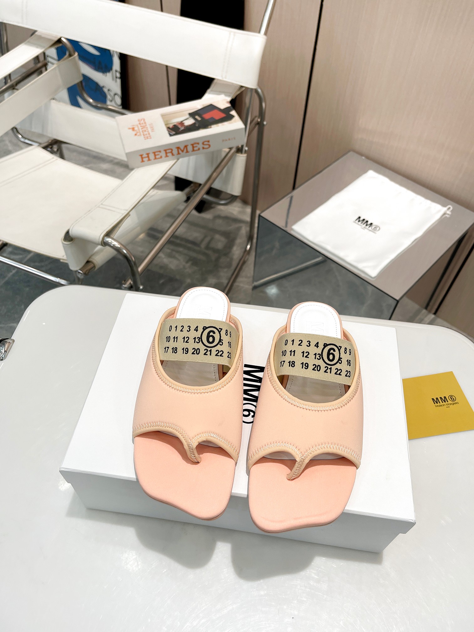 p240!Nicho de la marca de lujo ligero Maison Margiela Maison Margiela 23 primavera y verano mm6 taló