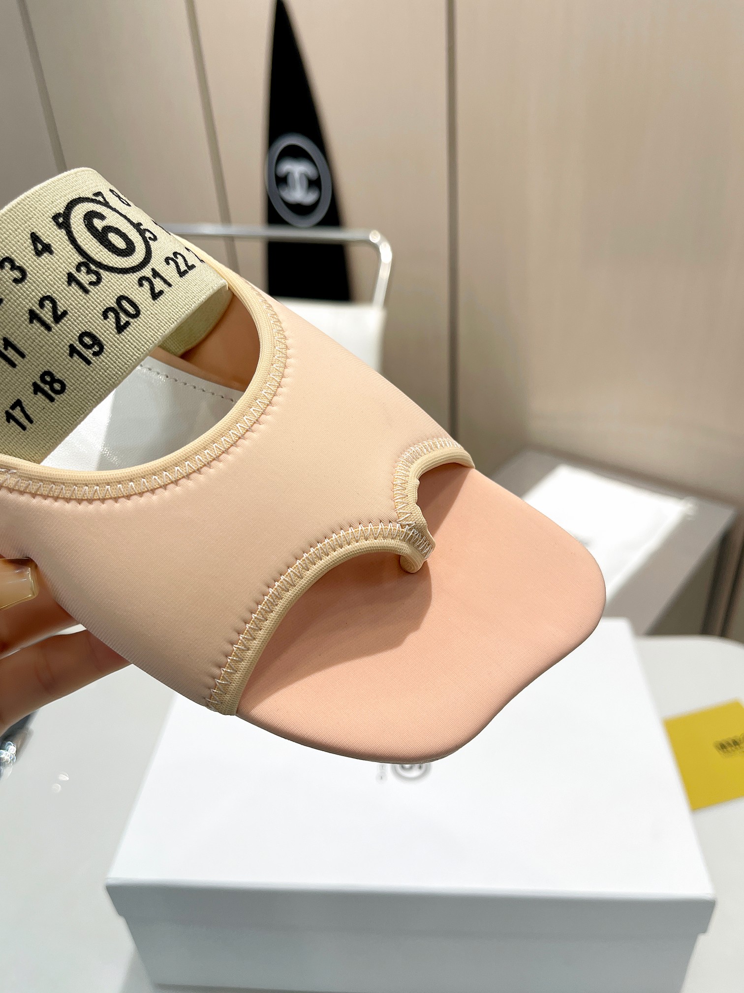 p240!Nicho de la marca de lujo ligero Maison Margiela Maison Margiela 23 primavera y verano mm6 taló