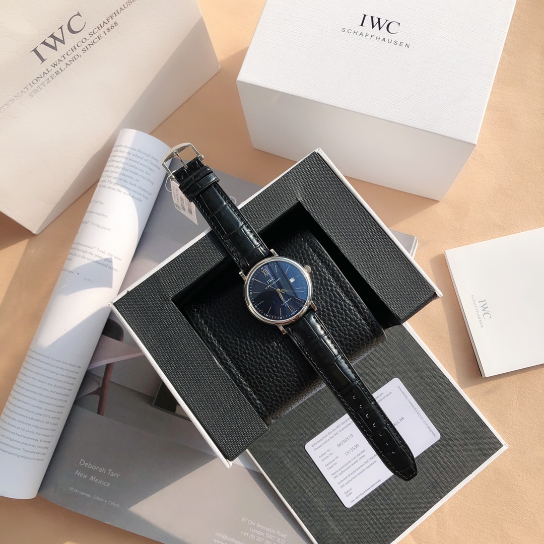 Est-il illégal d’acheter
 IWC Luxe
 Montre Bleu Rouge Cuir de vache Peau crocodile Automatic Mechanical Movement Bracelet en cuir