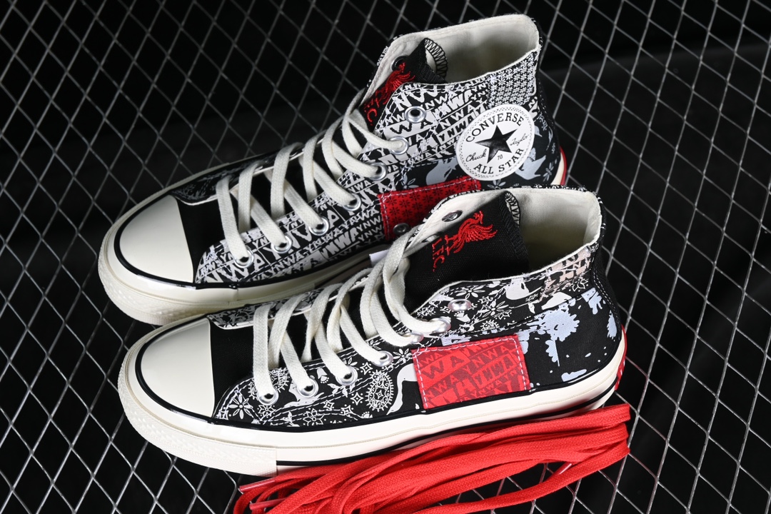 💰150纯原
Converse x LFC 利物浦足球俱乐部联名款 A05964C
#满印的YNWA黑白印花 加以红色点缀 鞋跟底部的胶制标牌也由黑色转为红色 鞋舌上印有红色飞鹰刺绣 彰显联名 细节满满
尺码:35 36 36.5 37 37.5 38 39 39.5 40 41 41.5 42 42.5 43 44 M.C3