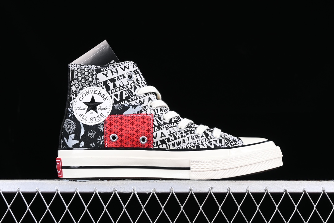 💰150纯原
Converse x LFC 利物浦足球俱乐部联名款 A05964C
#满印的YNWA黑白印花 加以红色点缀 鞋跟底部的胶制标牌也由黑色转为红色 鞋舌上印有红色飞鹰刺绣 彰显联名 细节满满
尺码:35 36 36.5 37 37.5 38 39 39.5 40 41 41.5 42 42.5 43 44 M.C3