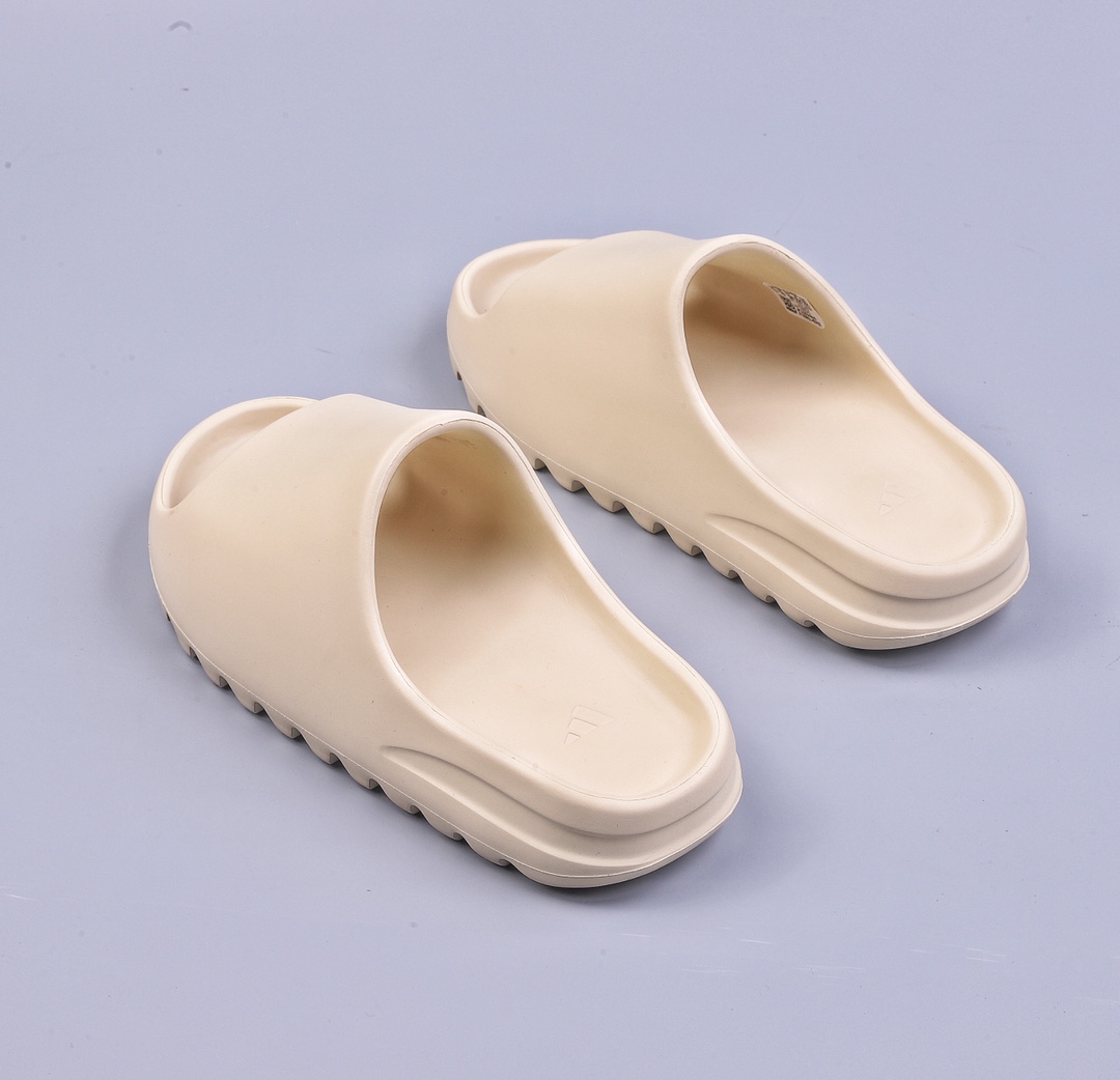 YEEZY SLIDE Coconut Slippers ”FW6345 Bone White” comes from the same company's EVA particle environmentally friendly plastic