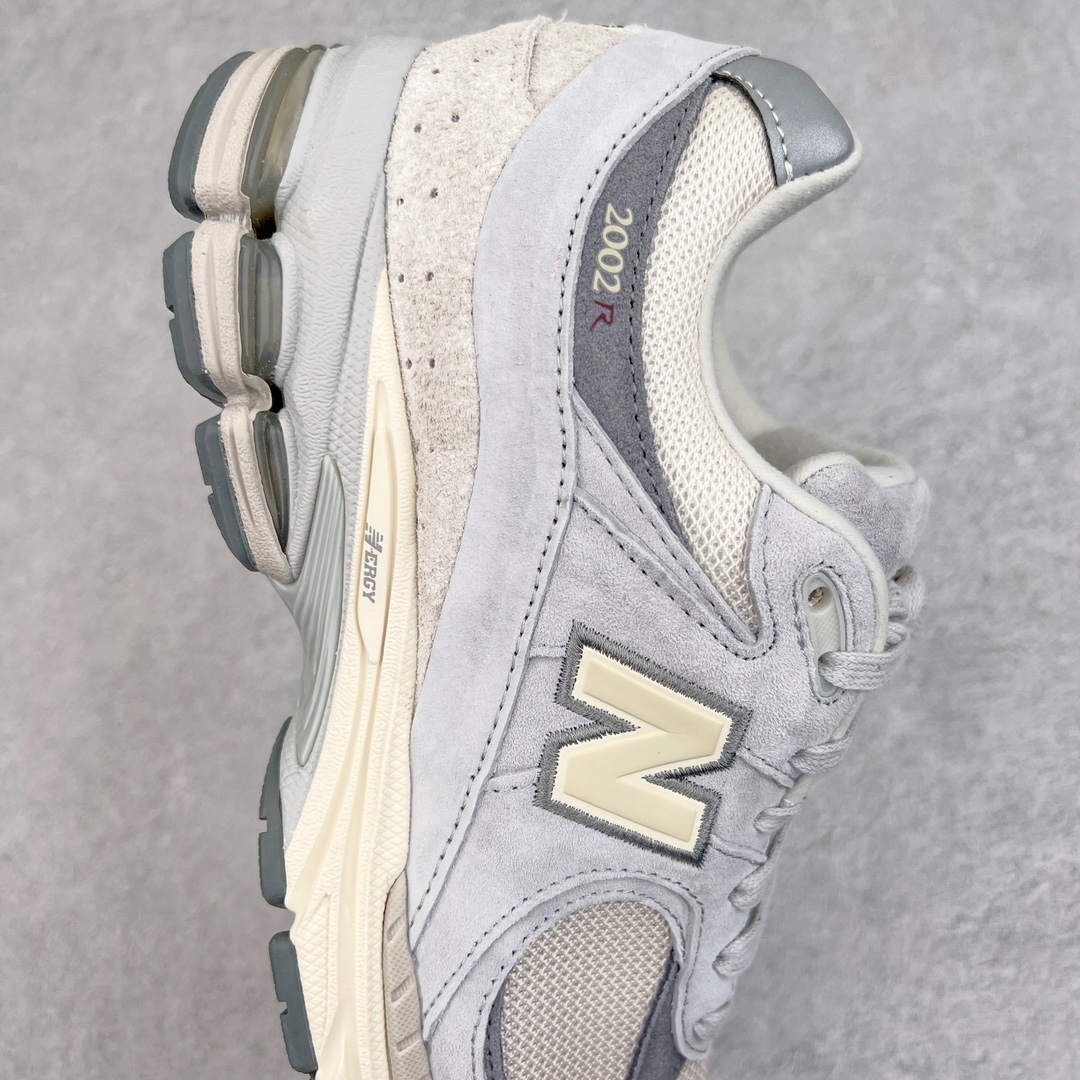 图片[6]-💰240 ＃M纯原 新百伦NB New Balance M2002RLN 浅米灰色 CNY限定 全套原楦原纸板原厂数据开发 原厂网纱 原装进口翻毛皮料正确绒感卡色 正确中底拉帮中底网布细节 一比一手工擦旧效果 冲裁组合 匠心打造 耗时两个月开发完成 工艺极其复杂难度可想而知 新开独立私模大底 全网唯一正确做旧组合大底 高端零售专供产物 尺码：36 37 37.5 38 38.5 39.5 40 40.5 41.5 42 42.5 43 44 44.5 45 45.5 46.5 47 编码：by3936010-运动鞋