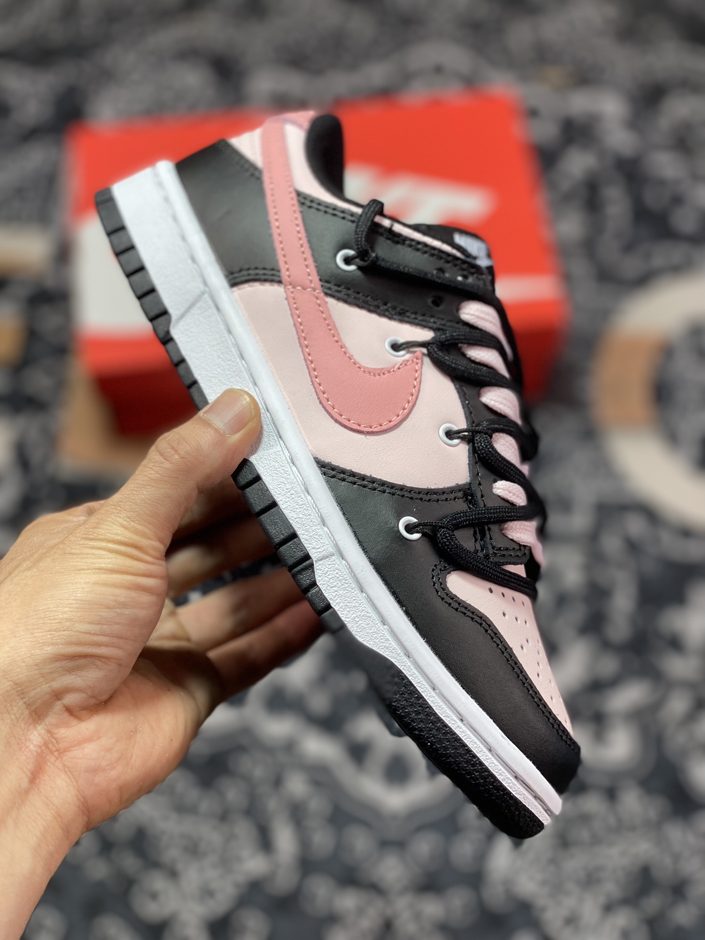 Nike Dunk SB Low Black Pink CW1590-100