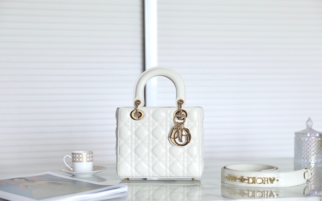 We provide Top Cheap AAA
 Dior Bags Handbags White Sheepskin Lady