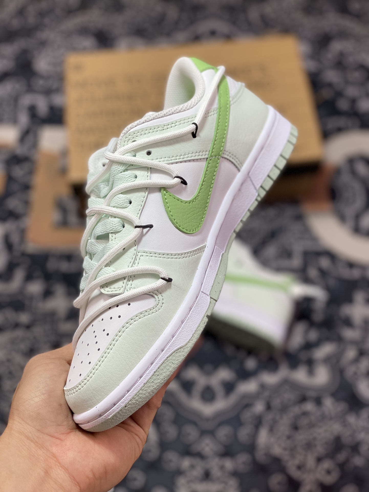 NIKE SB Dunk Low white and green straps DN1431-102