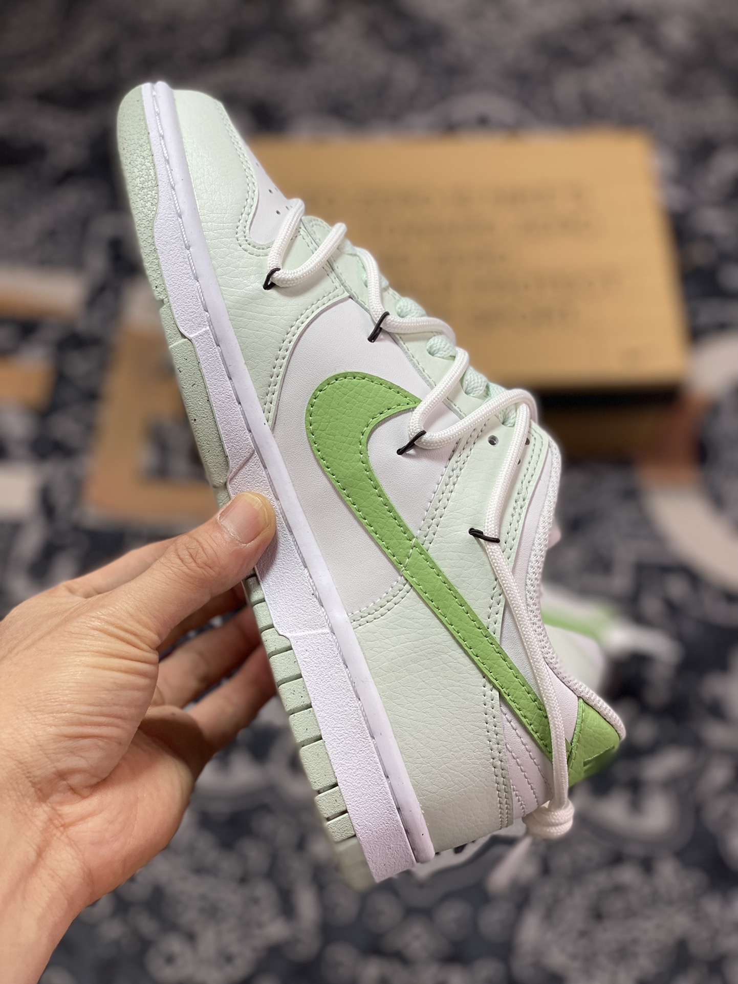 NIKE SB Dunk Low white and green straps DN1431-102