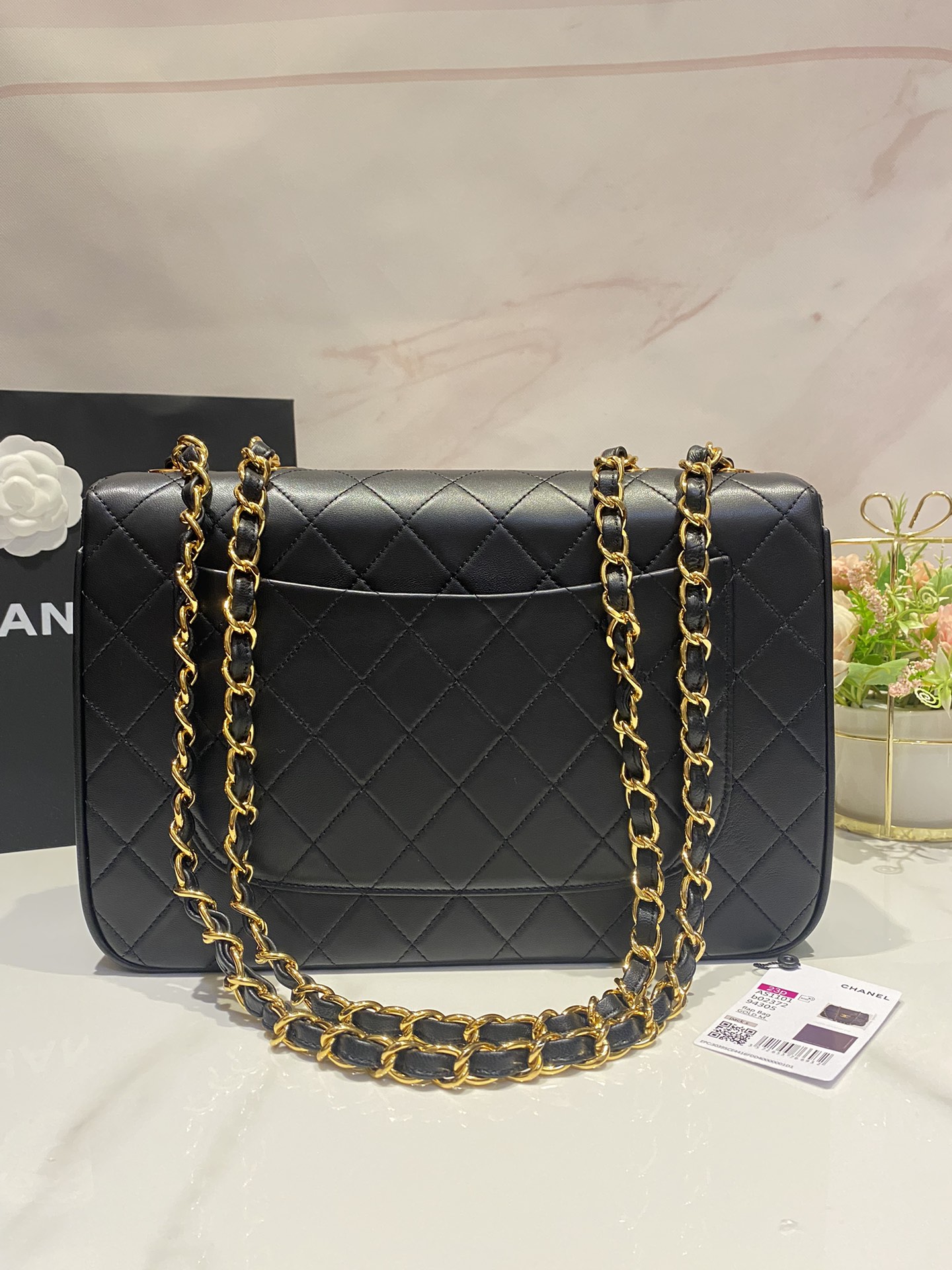 Chanel Luxury Designer Handbag Shoulder Bag in fine calfskin 5