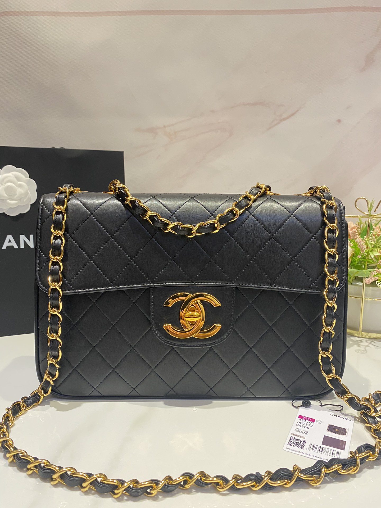 Chanel Luxury Designer Handbag Shoulder Bag in fine calfskin 3