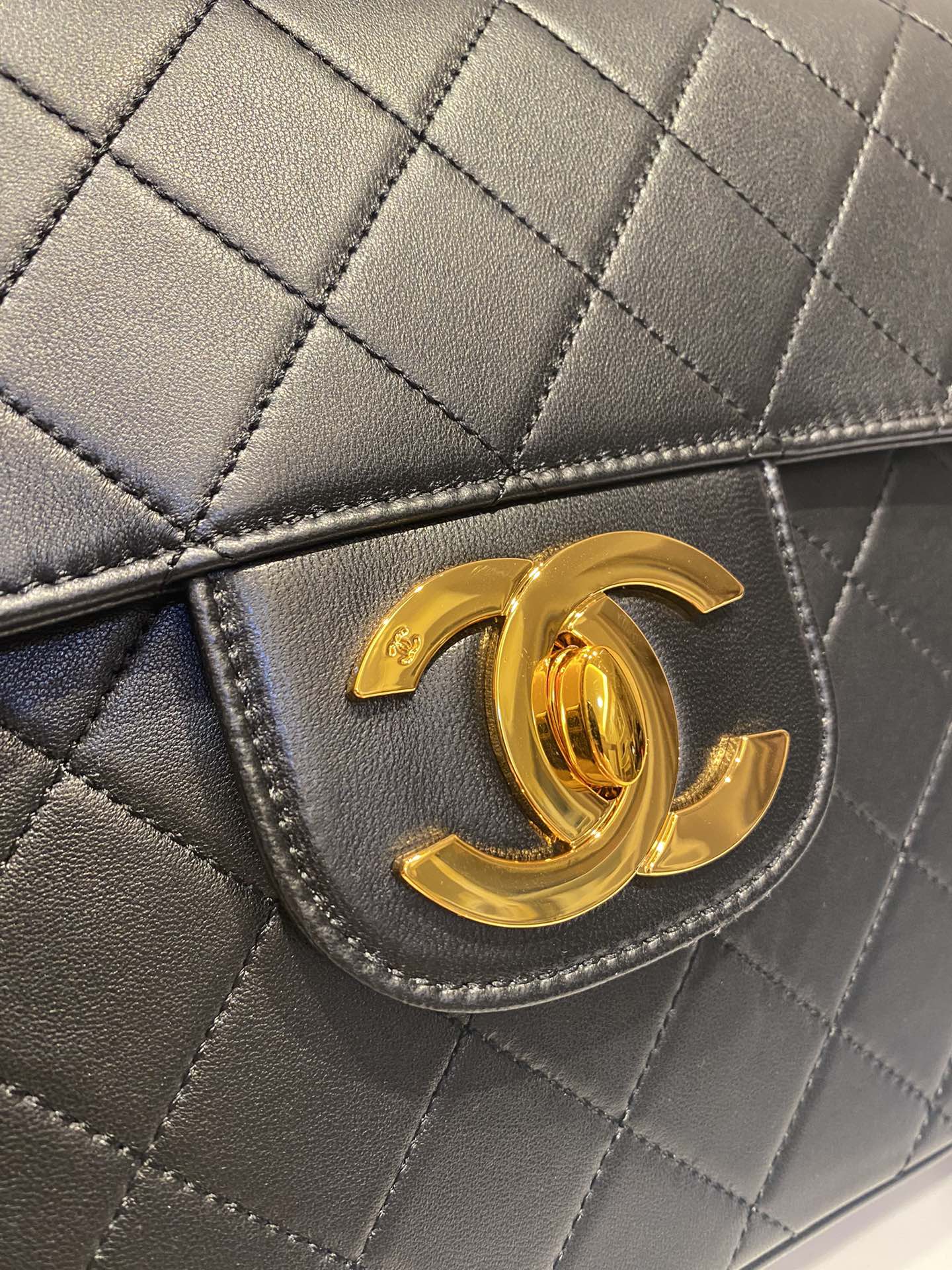 Chanel Luxury Designer Handbag Shoulder Bag in fine calfskin 4