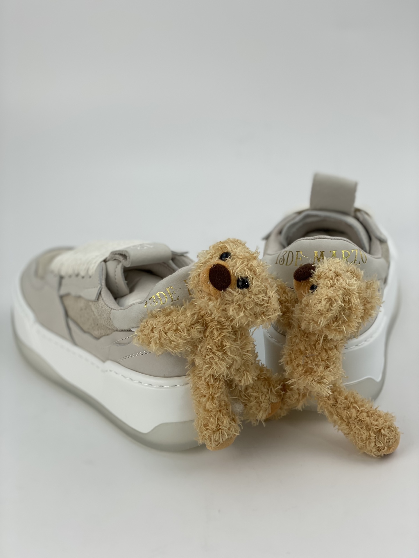 The detachable three-dimensional bear on the back of MAEZO’s bear bread shoes is its most conspicuous symbol.