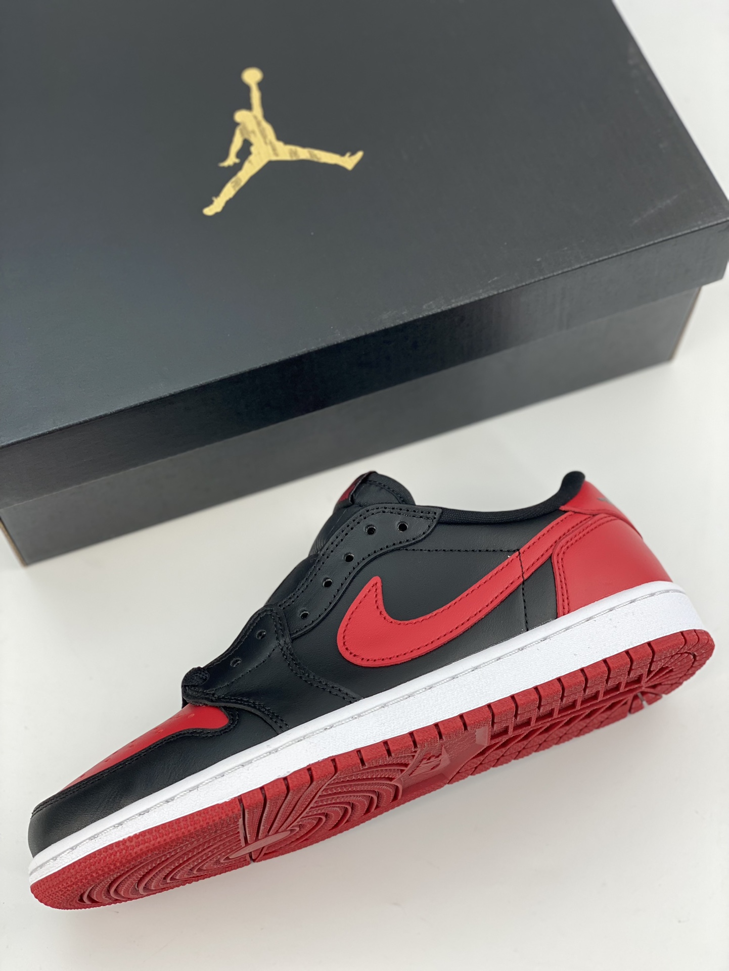 Air Jordan 1 Low OG ”Bred” Black and Red Forbidden Wear Pure Original Series 705329-001