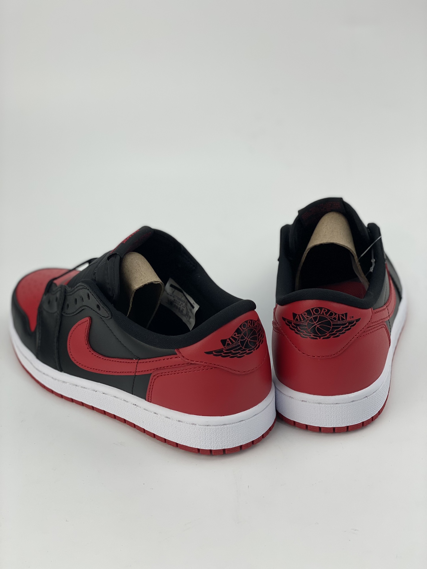 Air Jordan 1 Low OG ”Bred” Black and Red Forbidden Wear Pure Original Series 705329-001