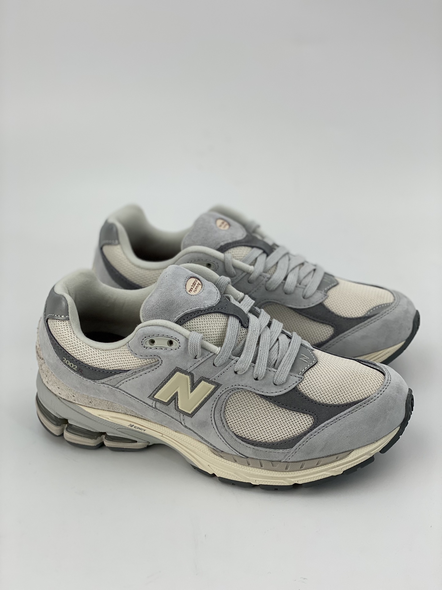 260 New Balance Refined Future 经典浅米灰 2002系列  M2002RLN