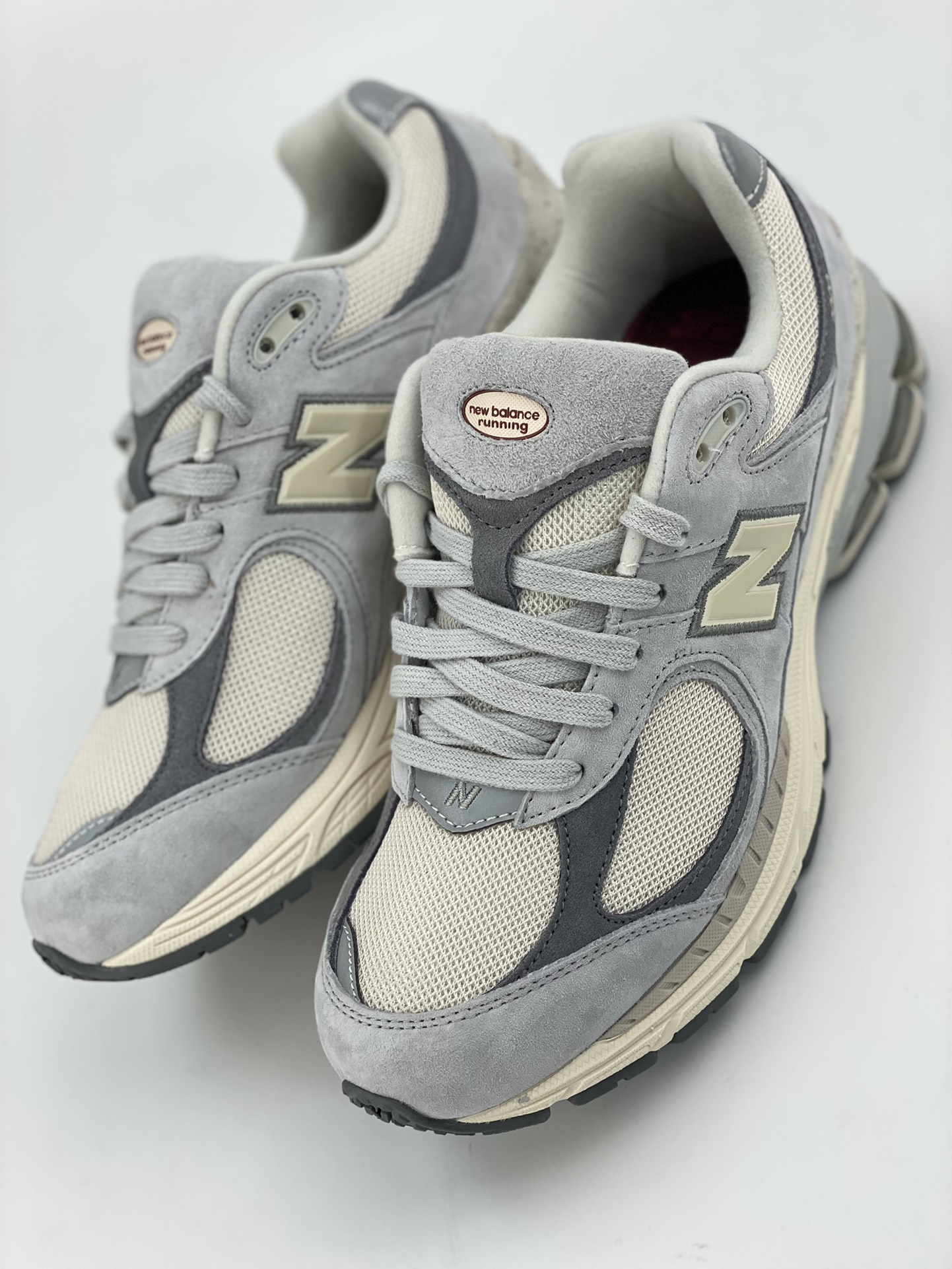 260 New Balance Refined Future 经典浅米灰 2002系列  M2002RLN