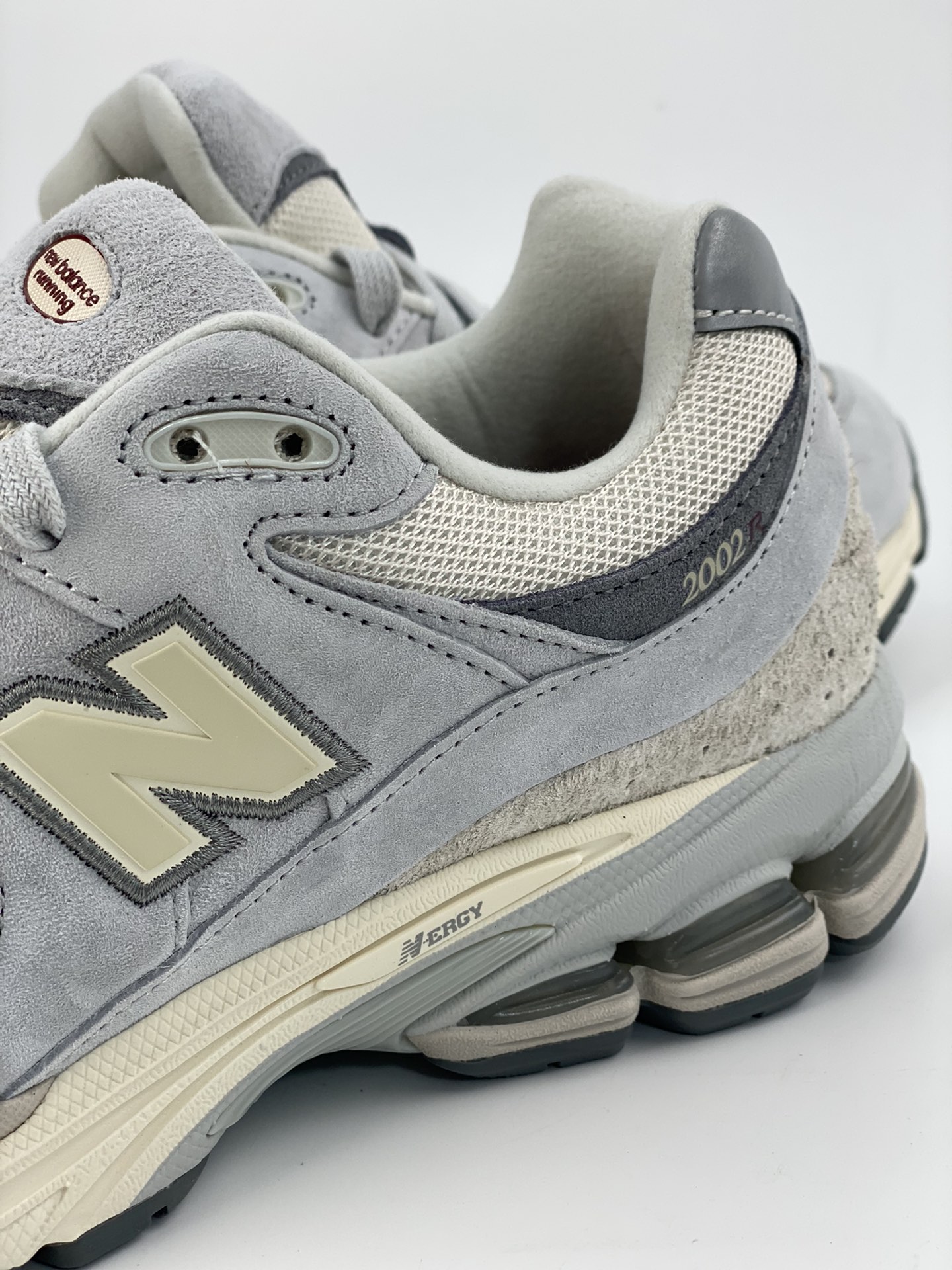 260 New Balance Refined Future 经典浅米灰 2002系列  M2002RLN