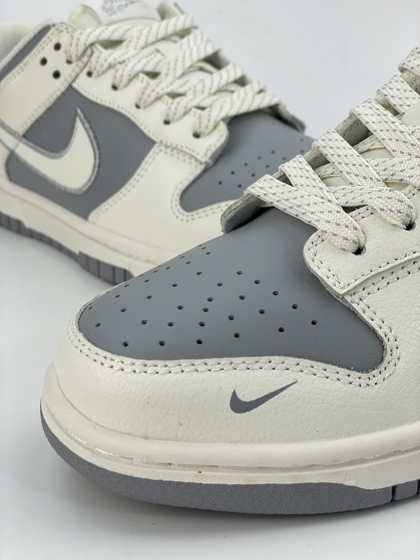 Nike SB Dunk Low The North Face Ice Silver XD1688-005