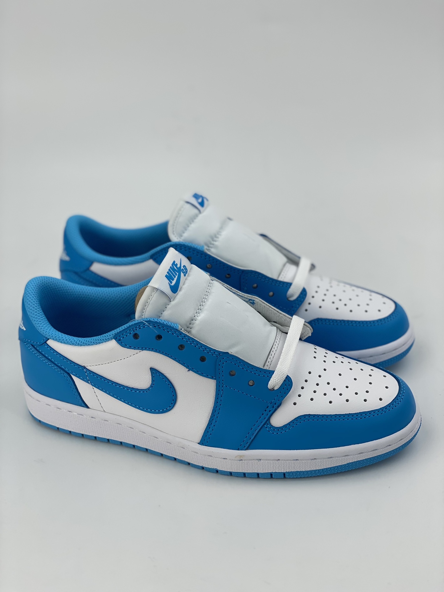 Air Jordan 1 Low ”Carolina Blue” North Carolina Blue Pure Original Series CJ7891-401