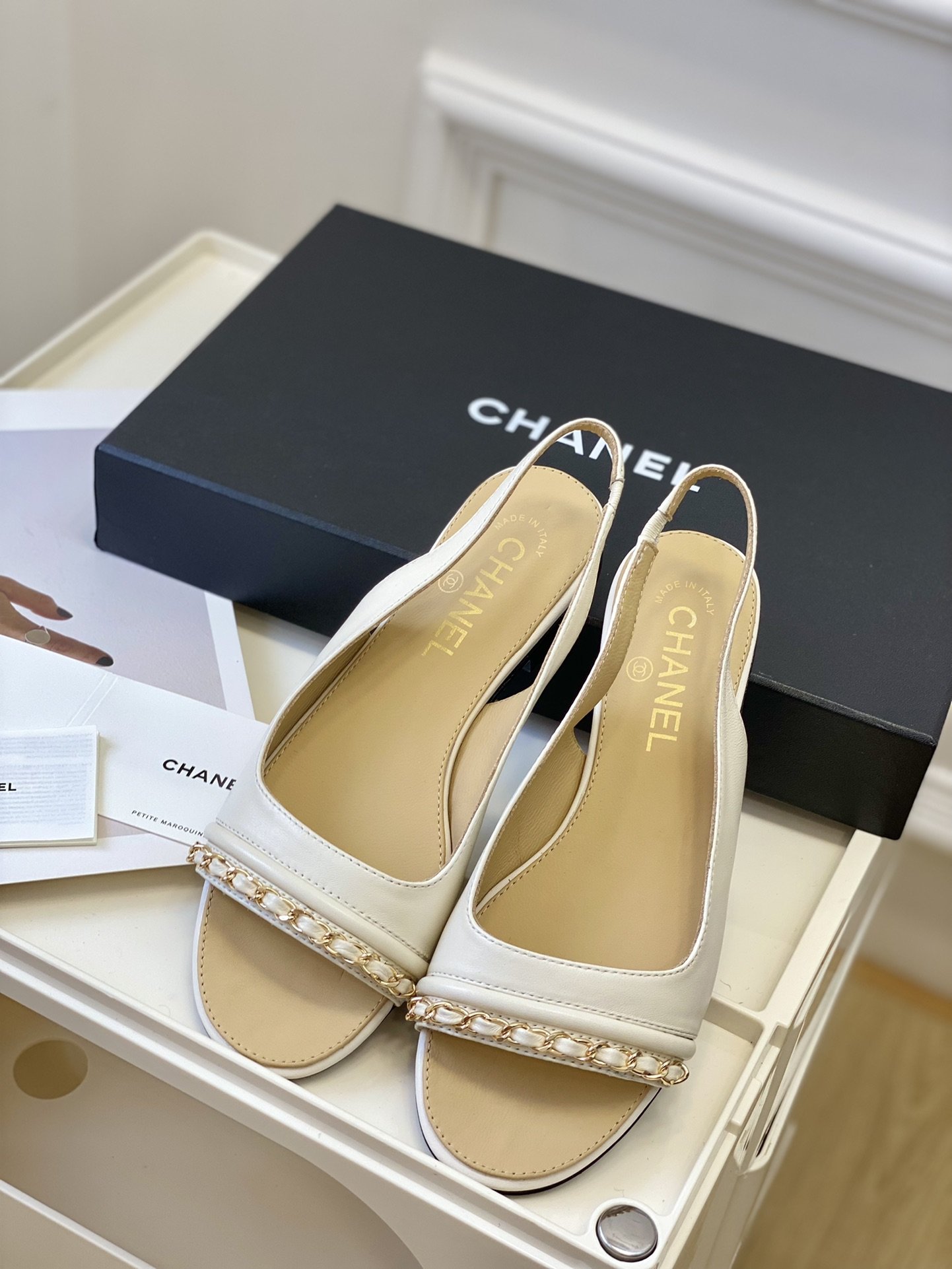 Chanel23新款链条鱼嘴凉鞋！鞋
