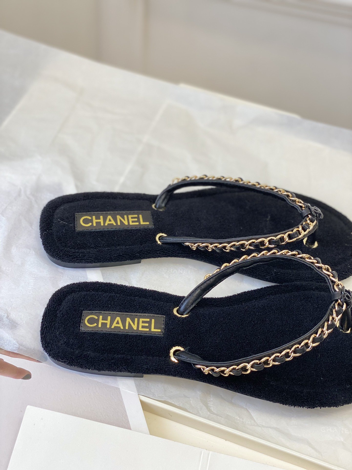 Chanel23A新款夹脚拖鞋！夏季