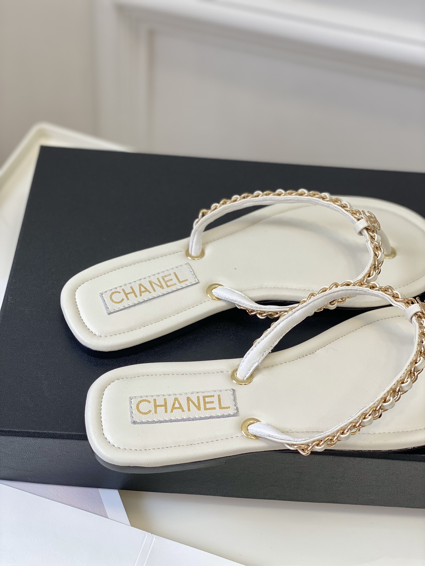 Chanel23A新款夹脚拖鞋！夏季