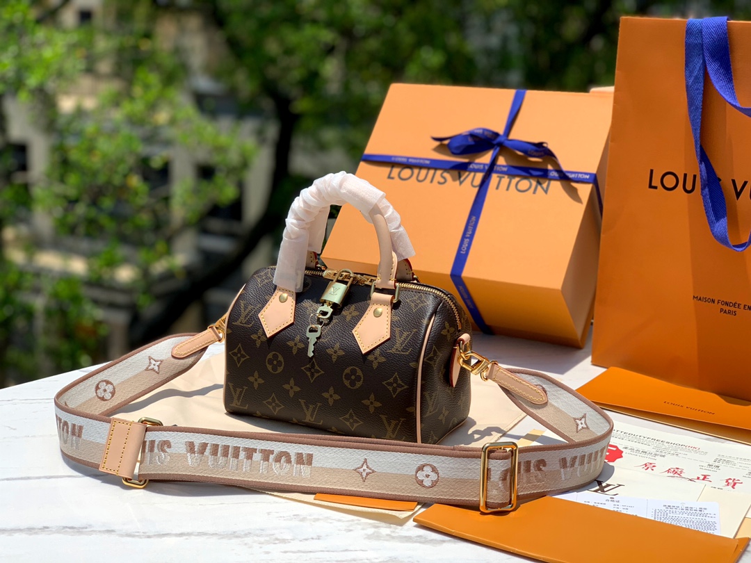 🌼 粉肩带尺寸20 x 13 x 12CM原厂渠道货！Lv M46222 新出的S🌼Peedy 20CM