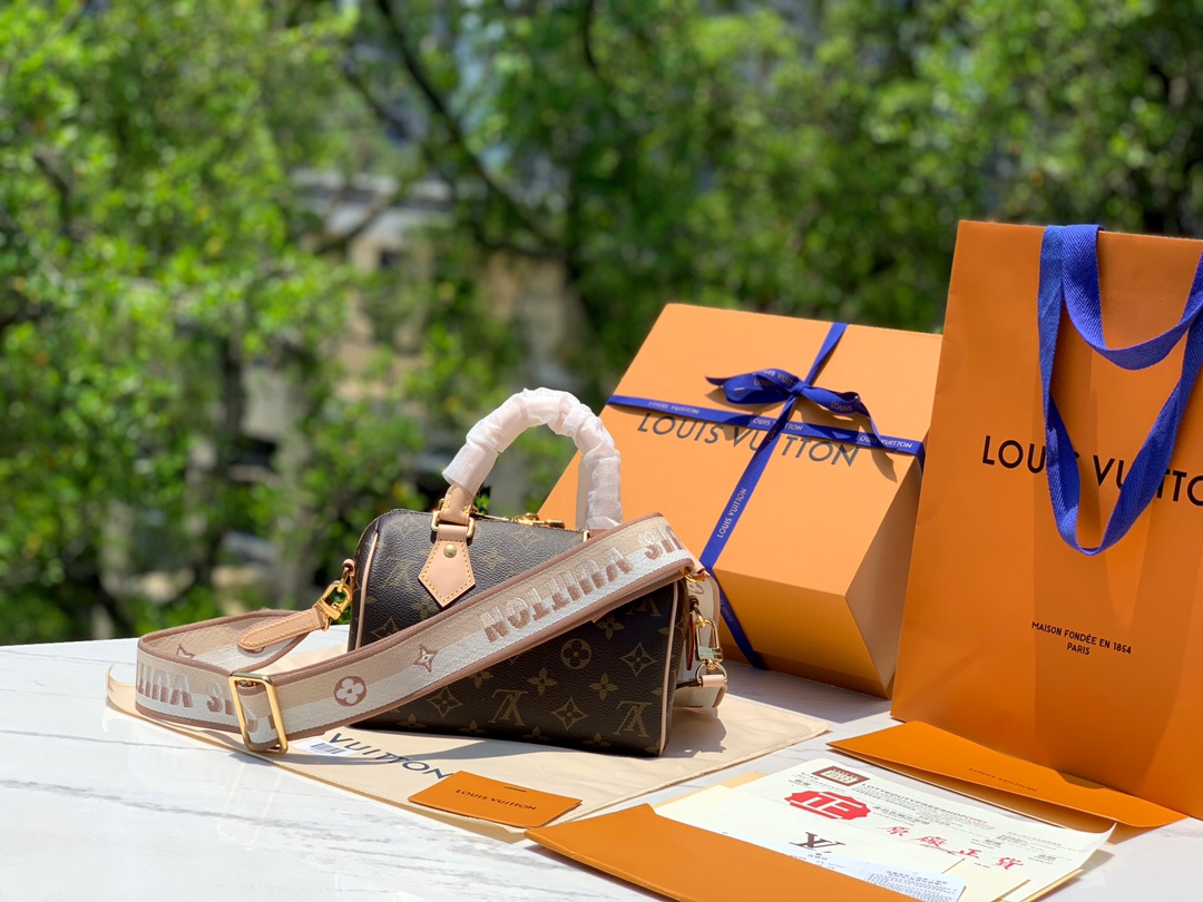 🌼 粉肩带尺寸20 x 13 x 12CM原厂渠道货！Lv M46222 新出的S🌼Peedy 20CM