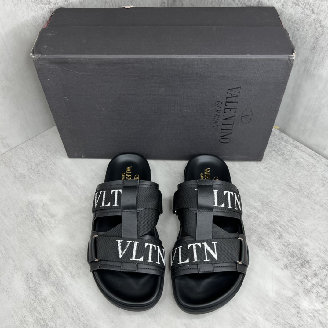 Valentino 新款上架 VALENTINO 华伦天奴 代购男士春夏拖鞋 同步 鞋面意大利进口牛皮面料