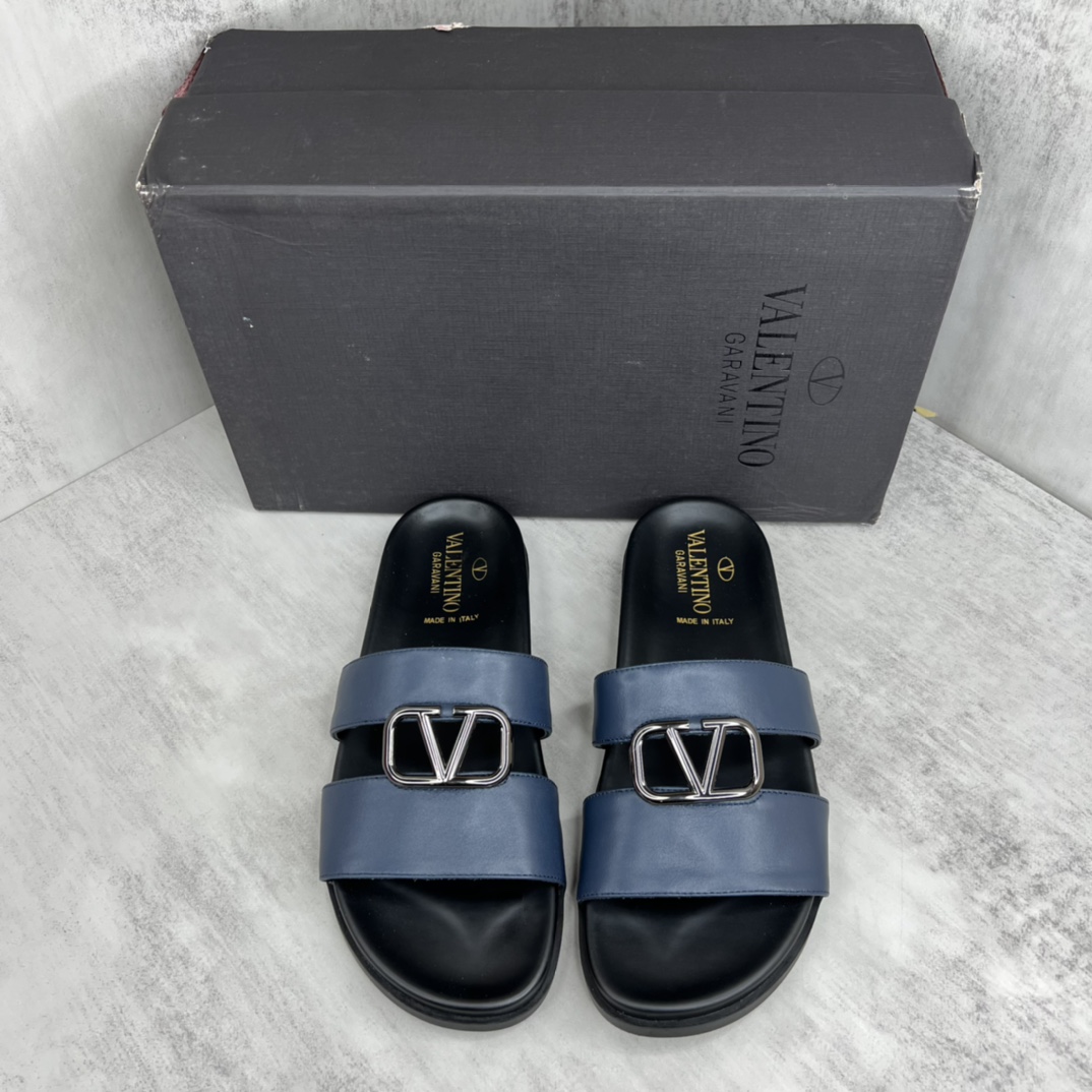 Valentino 新款上架 VALENTINO 华伦天奴 代购男士春夏拖鞋 同步 鞋面意大利进口牛皮面料