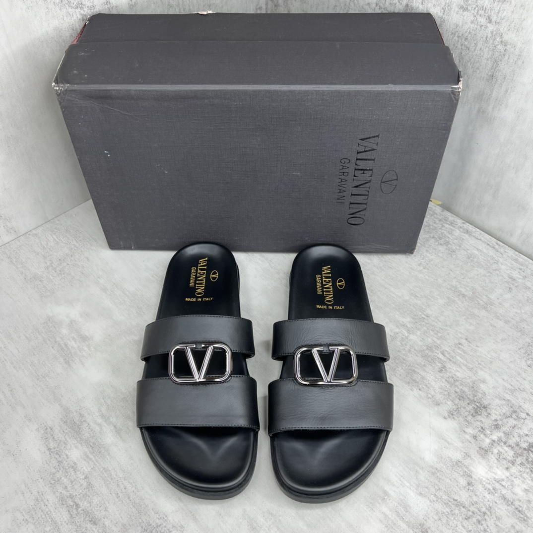 Valentino 新款上架 VALENTINO 华伦天奴 代购男士春夏拖鞋 同步 鞋面意大利进口牛皮面料
