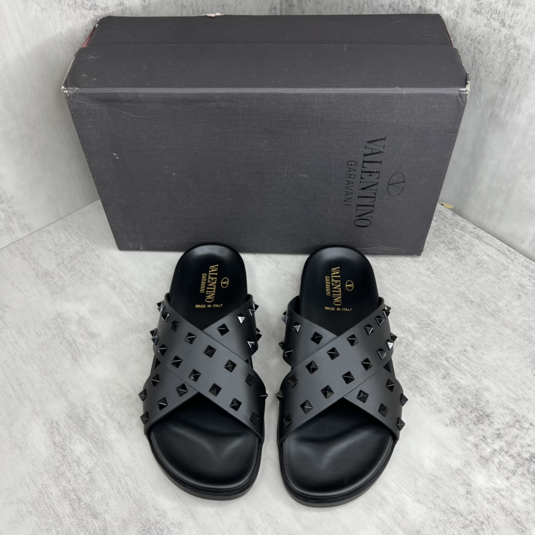 Valentino 新款上架 VALENTINO 华伦天奴 代购男士春夏拖鞋 同步 鞋面意大利进口牛皮面料