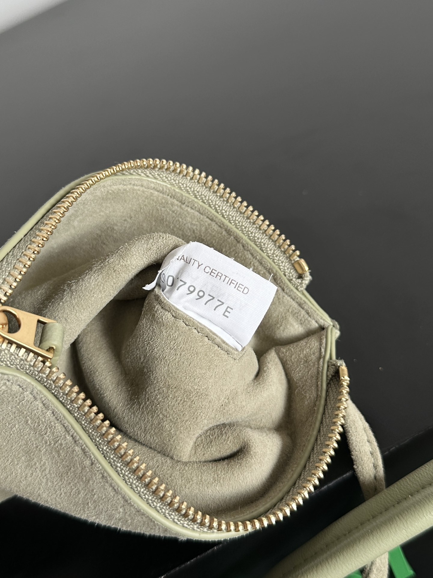 BottegaVeneta葆蝶家杨幂同款SolsticeShoulderBa最新的一款包型內里还配一个小