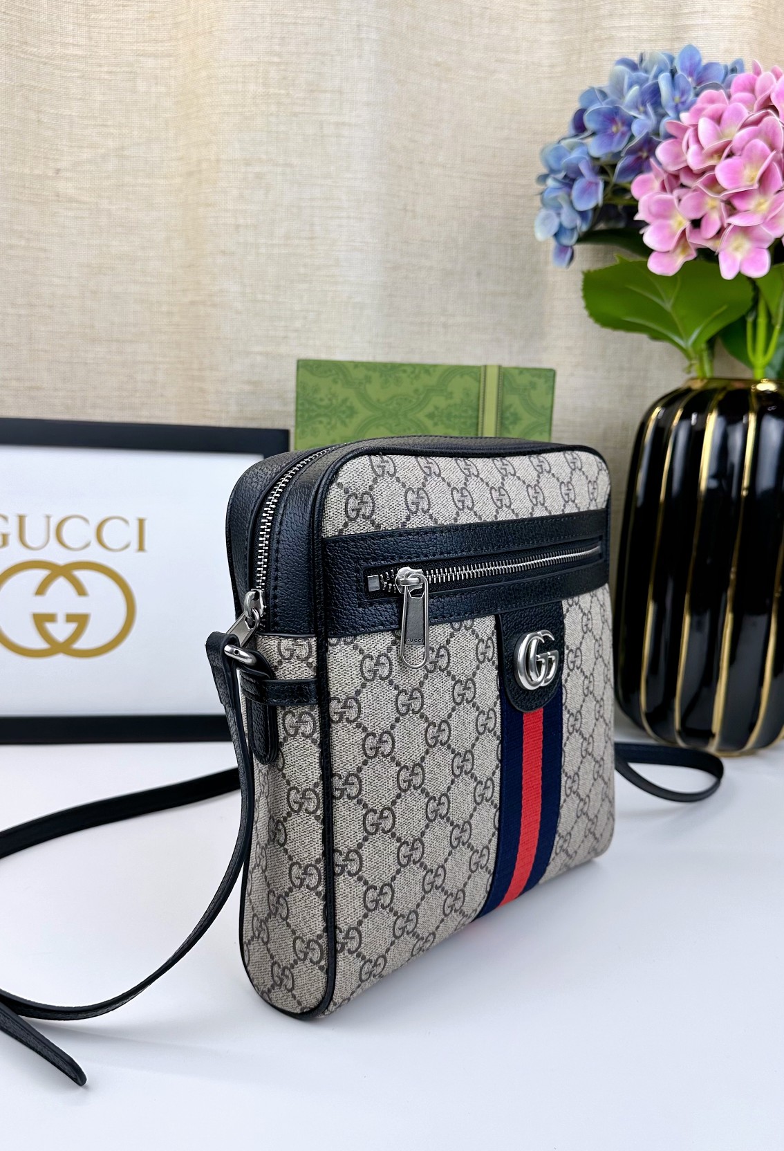 GG 男士斜背挎包 - Ophidia家族の新メンバー