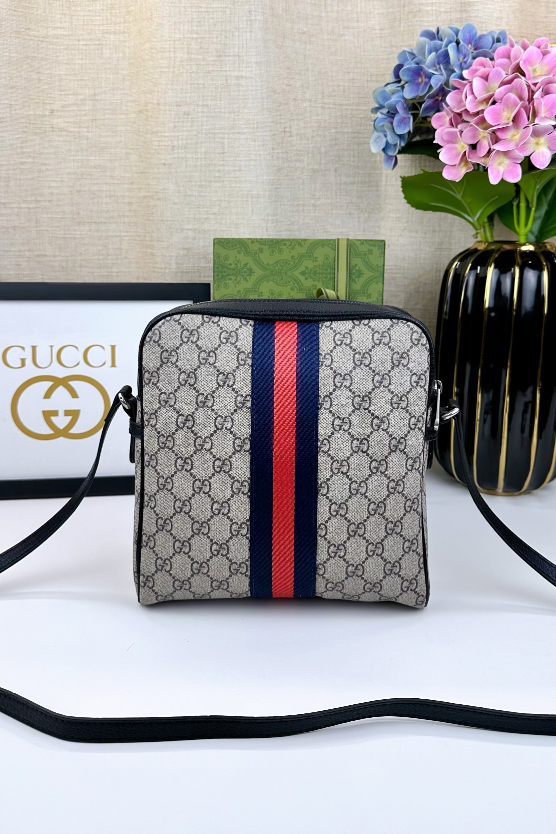 GG 男士斜背挎包 - Ophidia家族の新メンバー