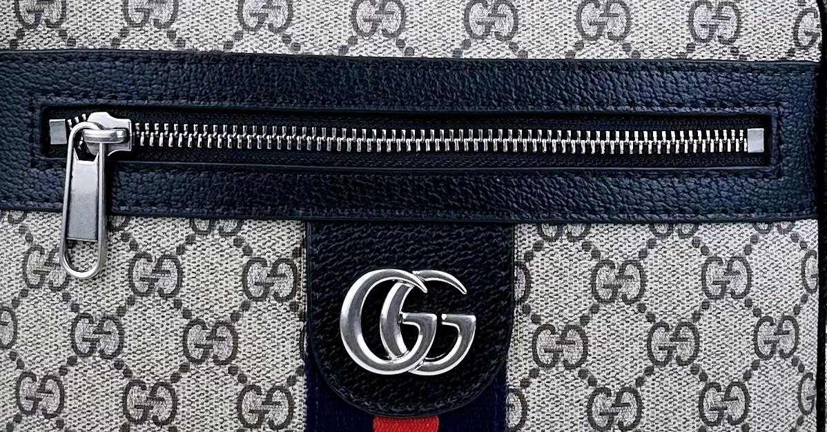 GG 男士斜背挎包 - Ophidia家族の新メンバー