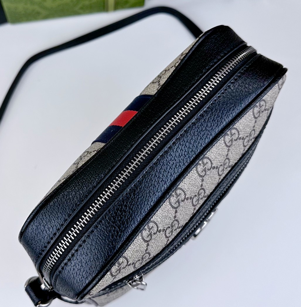 GG 男士斜背挎包 - Ophidia家族の新メンバー