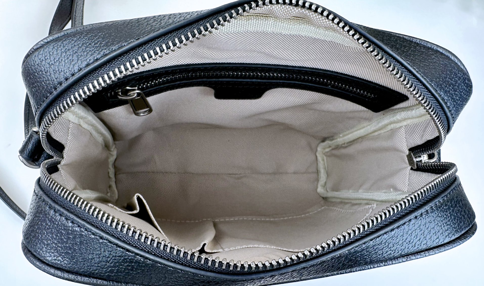 GG 男士斜背挎包 - Ophidia家族の新メンバー