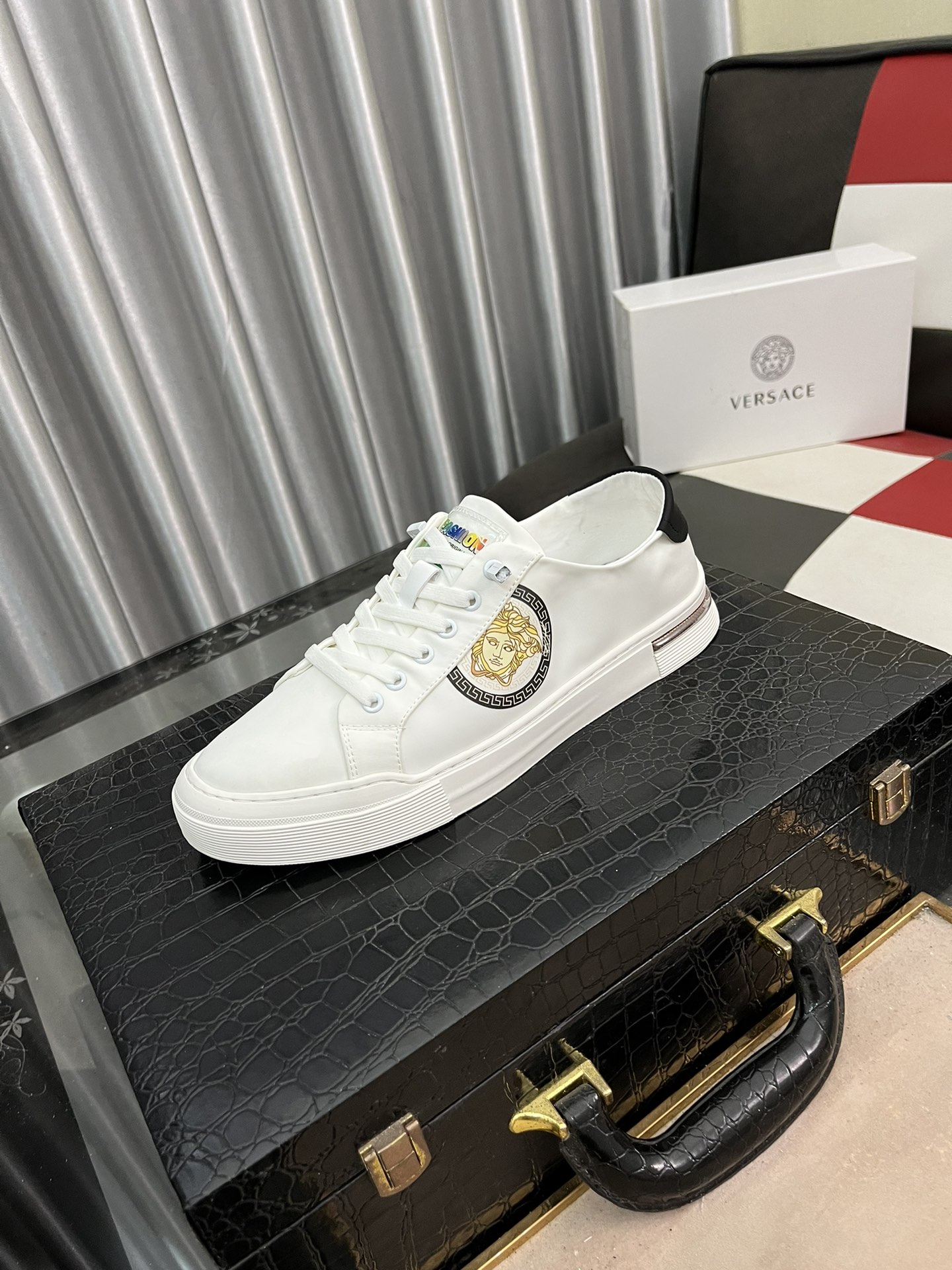 Replcia Cheap
 Versace Casual Shoes Men Cowhide High Tops