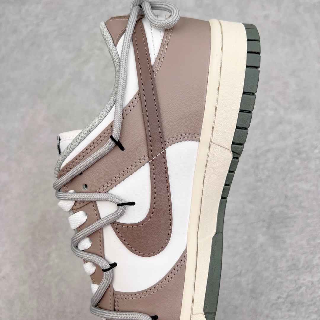 图片[7]-＃YC纯原福利 NK Dunk Low 可可拿铁 摩卡棕 DD1503-117 定制系列天花板 无原鞋不开发 全系列得物原鞋一比一校对开发 配色持续更新中 终端对接 优势输出 全套原厂楦头原纸板数据档案倾力打造 原汁原味莞产 极致还原 圈内最强针车工艺 高端零售指定版 广东原厂配套原盒原标 鞋盒分三个尺码段 原厂冲刀 超高清洁度 全鞋零毛边皮料切割 采用原厂百宏鞋带以及原厂百宏织唛舌标 内标可供原厂几率过验 进口原装条纹中底布 四线拉帮白色点胶 原厂拉帮手法遵循公司 原厂电绣 极致还原 尺码：35.5 36 36.5 37.5 38 38.5 39-选品中心